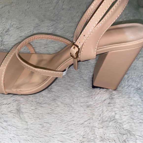 Heels - Picture 2 of 3